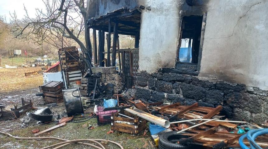 Yer: Balıkesir! Ahşap ev alevlere teslim oldu
