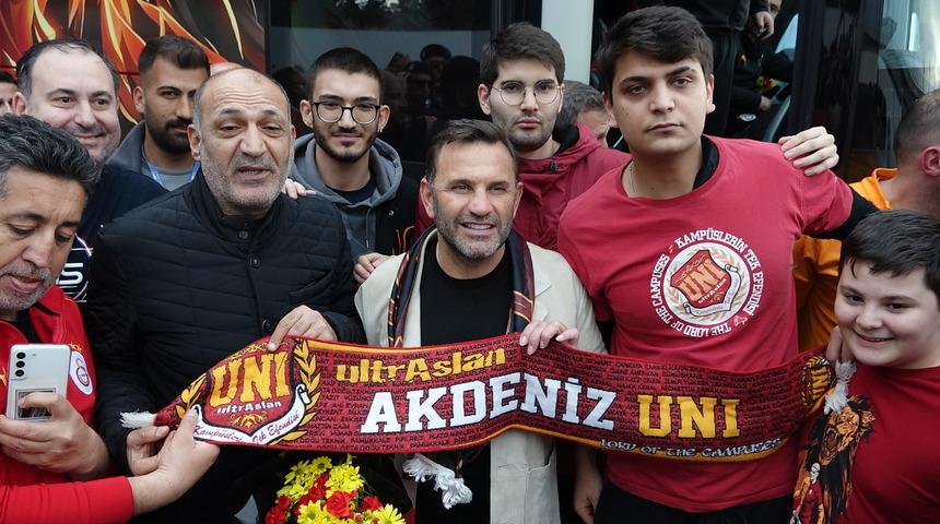 Okan Buruk'tan Antalya'daki taraftarlara 'Rahatız merak etmeyin'