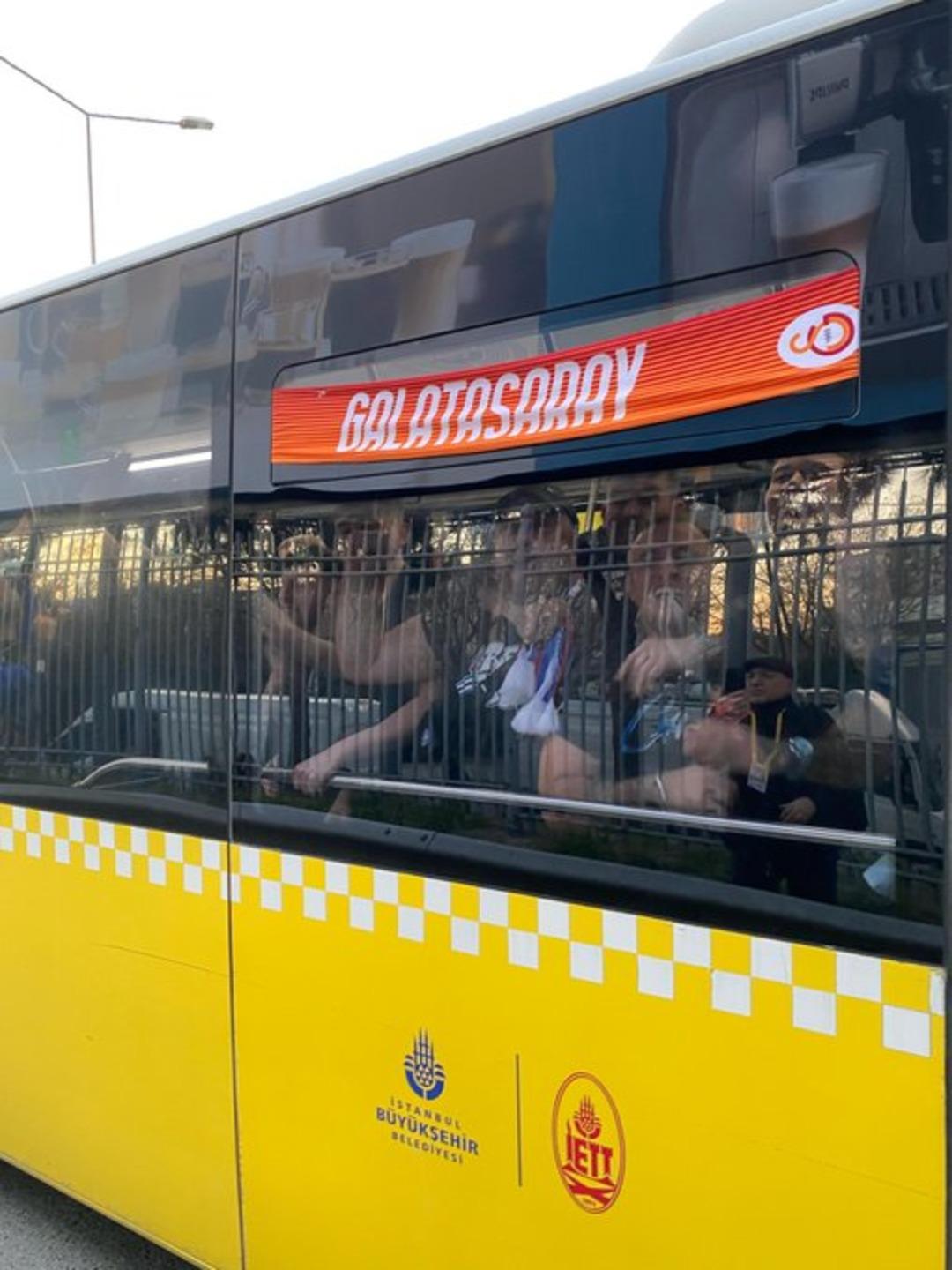 Fenerbahçe-Rangers maçı öncesi İskoç taraftarlardan Galatasaray hamlesi! Sarı-Lacivertliler çılgına döndü 2