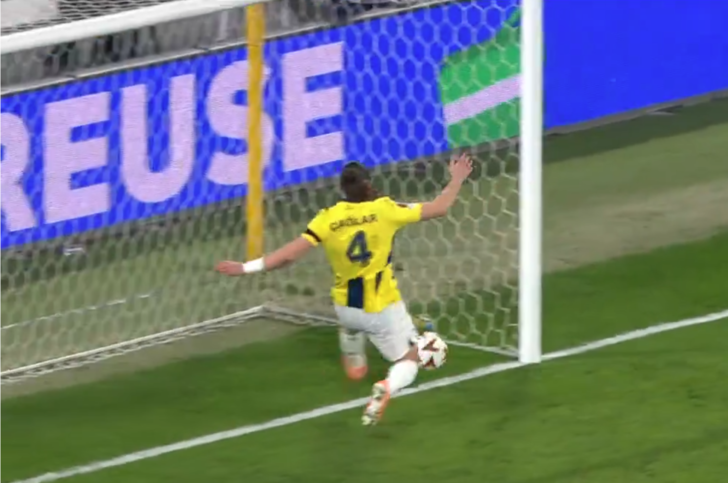 Fenerbahçe-Rangers maçı golle başladı! Kimse ne olduğunu anlamadı... Hakem saatini gösterdi ve golü verdi G1