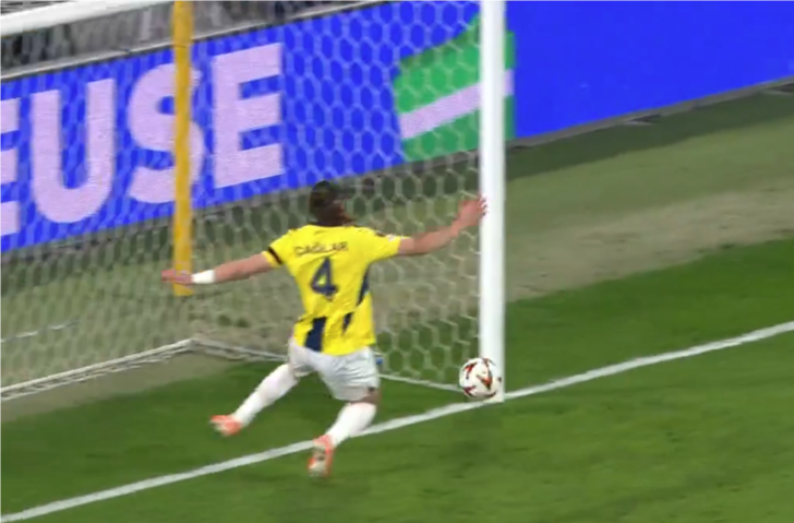 Fenerbahçe-Rangers maçı golle başladı! Kimse ne olduğunu anlamadı... Hakem saatini gösterdi ve golü verdi G2