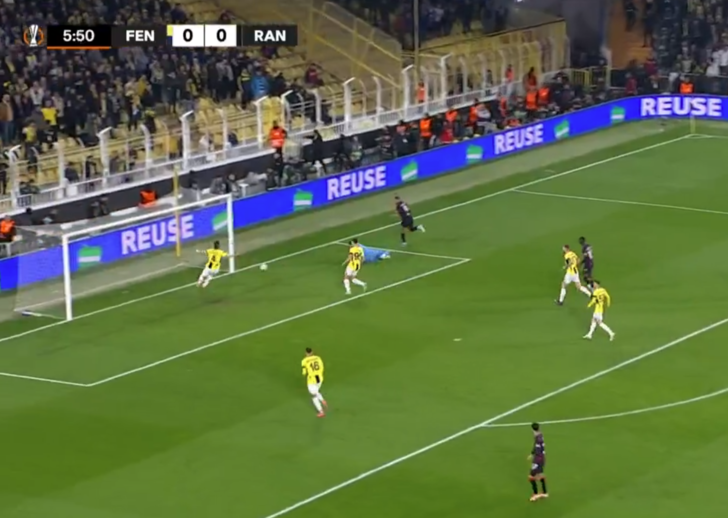 Fenerbahçe-Rangers maçı golle başladı! Kimse ne olduğunu anlamadı... Hakem saatini gösterdi ve golü verdi G4