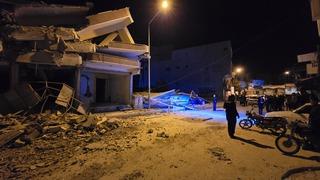 Yer: Hatay! 5 katlı apartman, yıkım çalışması sırasında iş yerinin üstüne çöktü