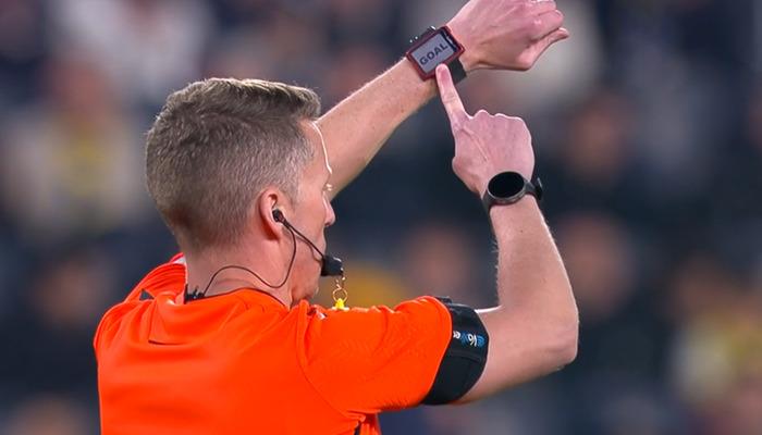 Kimse ne olduğunu anlayamadı! Hakem saatini gösterdi ve golü verdi