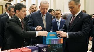 Cumhurbaşkanı Erdoğan, Cumhurbaşkanlığı Külliyesi'ndeki kitap fuarını ziyaret etti