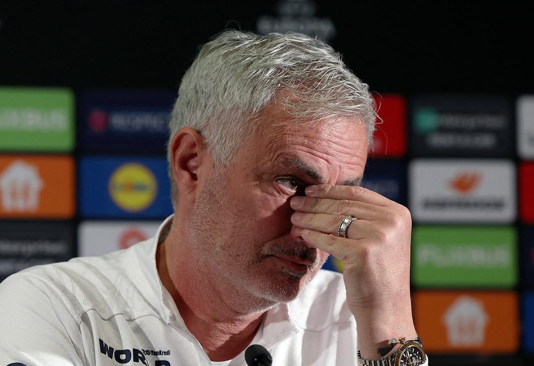 Fenerbah&ccedil;e Teknik Direkt&ouml;r&uuml; Jose Mourinho'nun Rangers yenilgisi sonrası o soruya verdiği tepki olay oldu! 