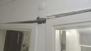 Duvarları bir anda çatladı! Antalya'da 3 katlı apartman tahliye edildi