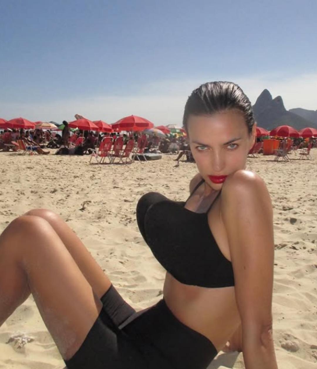 Irina Shayk ın bikini üstüne kimse anlam veremedi! Bir bakan bir daha baktı 1