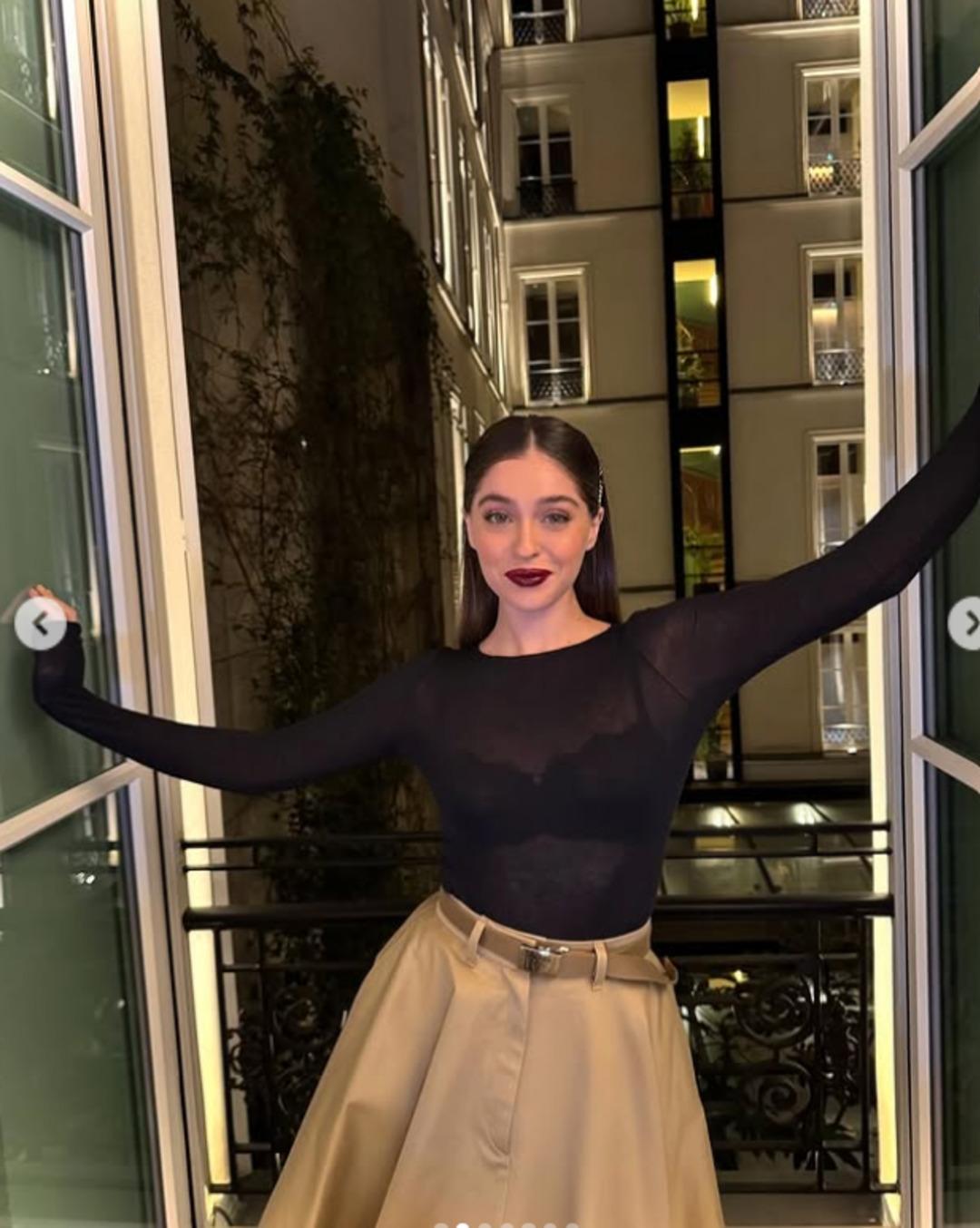 Cemre Baysel ın Paris tarzı! Yine şeffaf yine iddialı: "Çok güzel çok çekici" 3