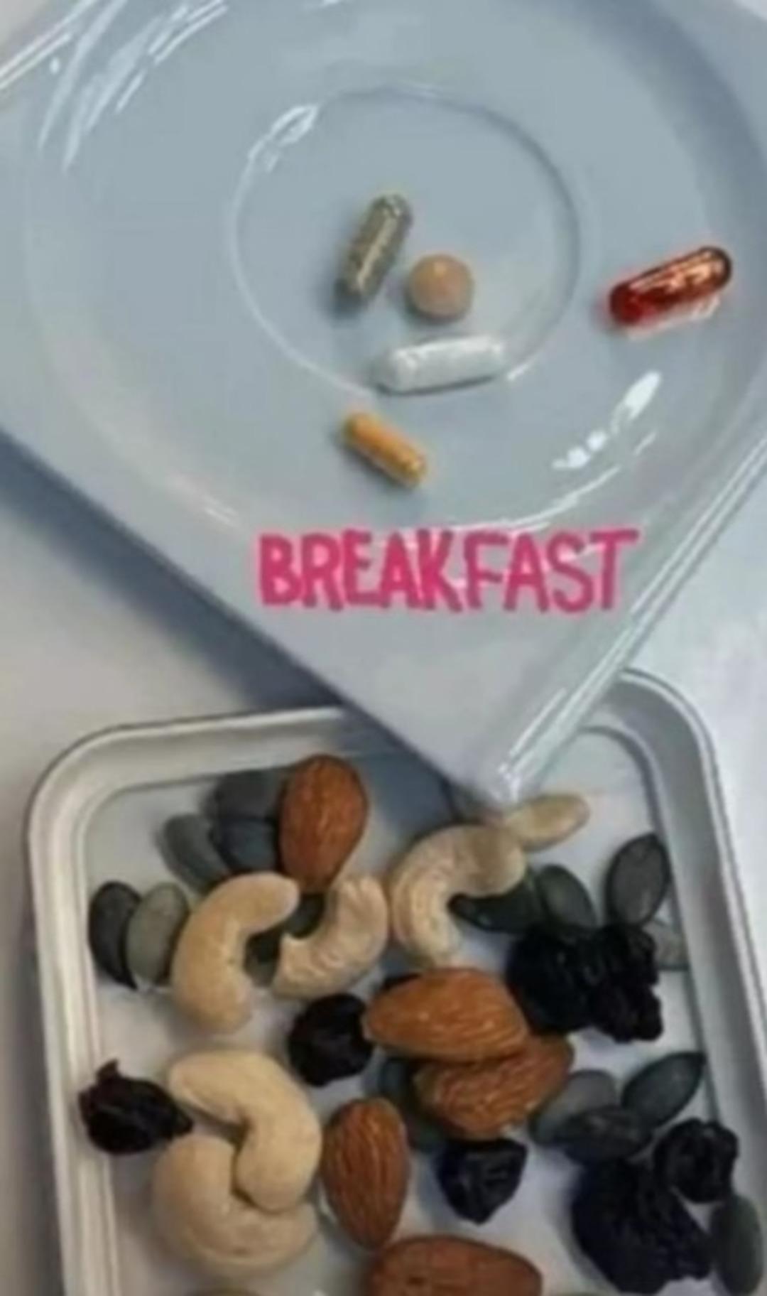 Kahvaltısı çok konuşulmuştu! Çağla Şıkel şimdi de akşam yemeğiyle olay oldu! Görenler inanamıyor 2