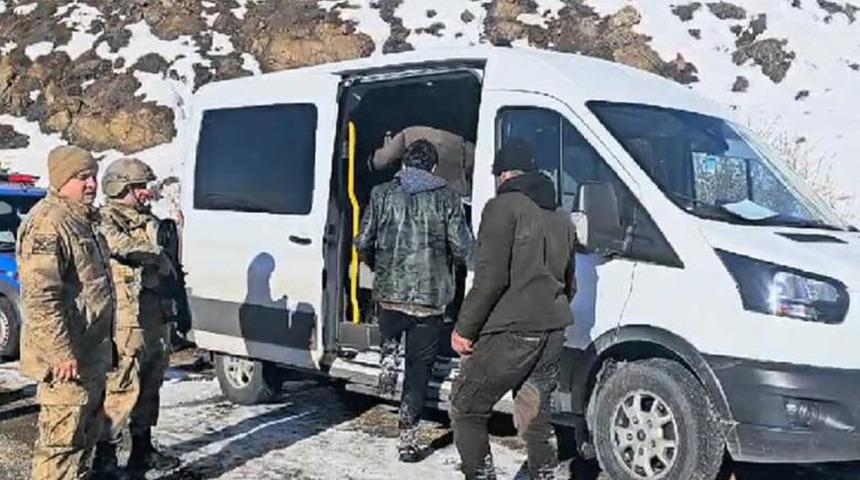 Jandarma Erzurum'da 35 düzensiz göçmeni yakaladı