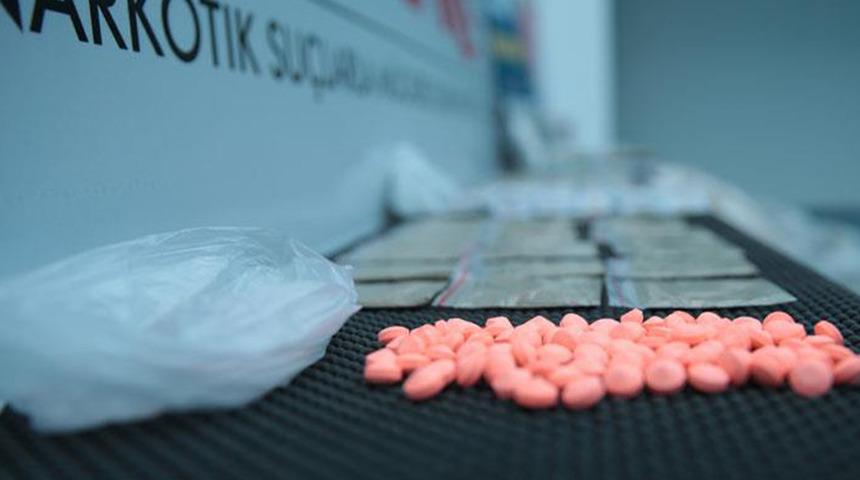 İzmir'de 275 bin 800 sentetik ecza hap ele geçirildi! 1 kişi tutuklandı