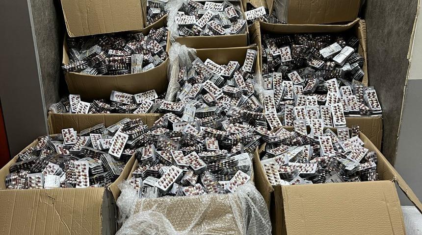 İzmir'de evinde sentetik ecza hapı ele ge&ccedil;irilen zanlı tutuklandı