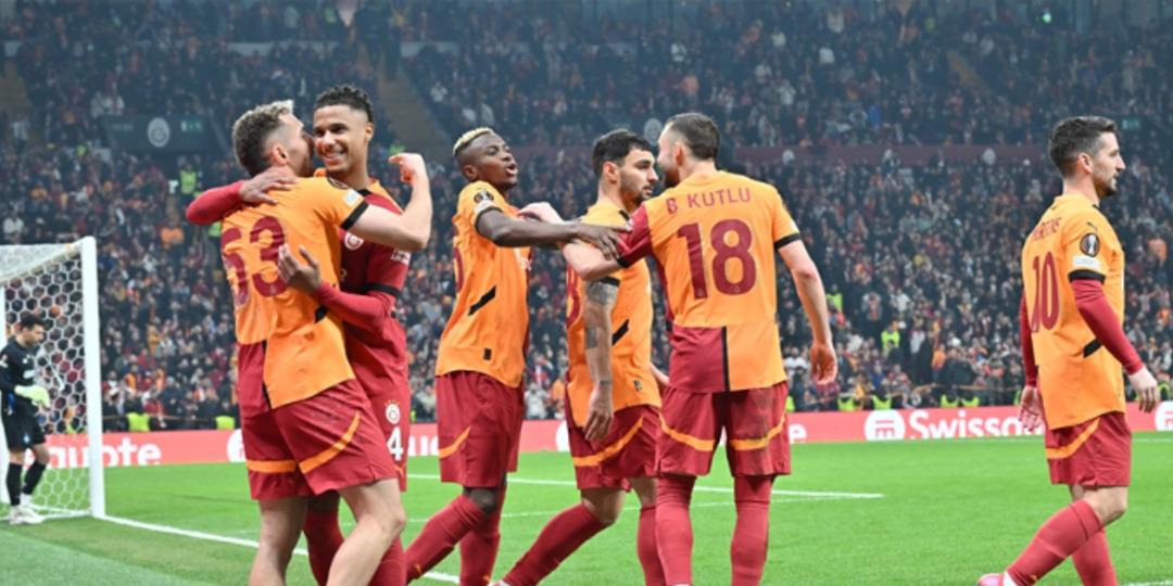 Galatasaraylı oyuncular, Dursun Özbek ten gelen haber sonrası rahatladı 2