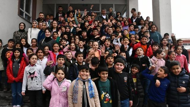 Başkan Taşkın, okul ziyaretinde bulundu