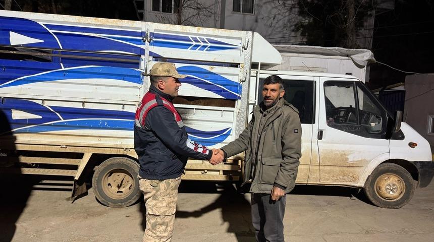 Siverek'te çalınan 51 küçükbaş hayvan bulunarak sahiplerine teslim etti