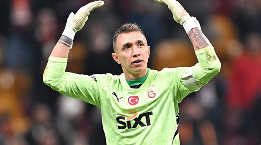 Galatasaray'a Muslera'nın yerine sürpriz kaleci! Sezon sonunda takıma veda ediyor...