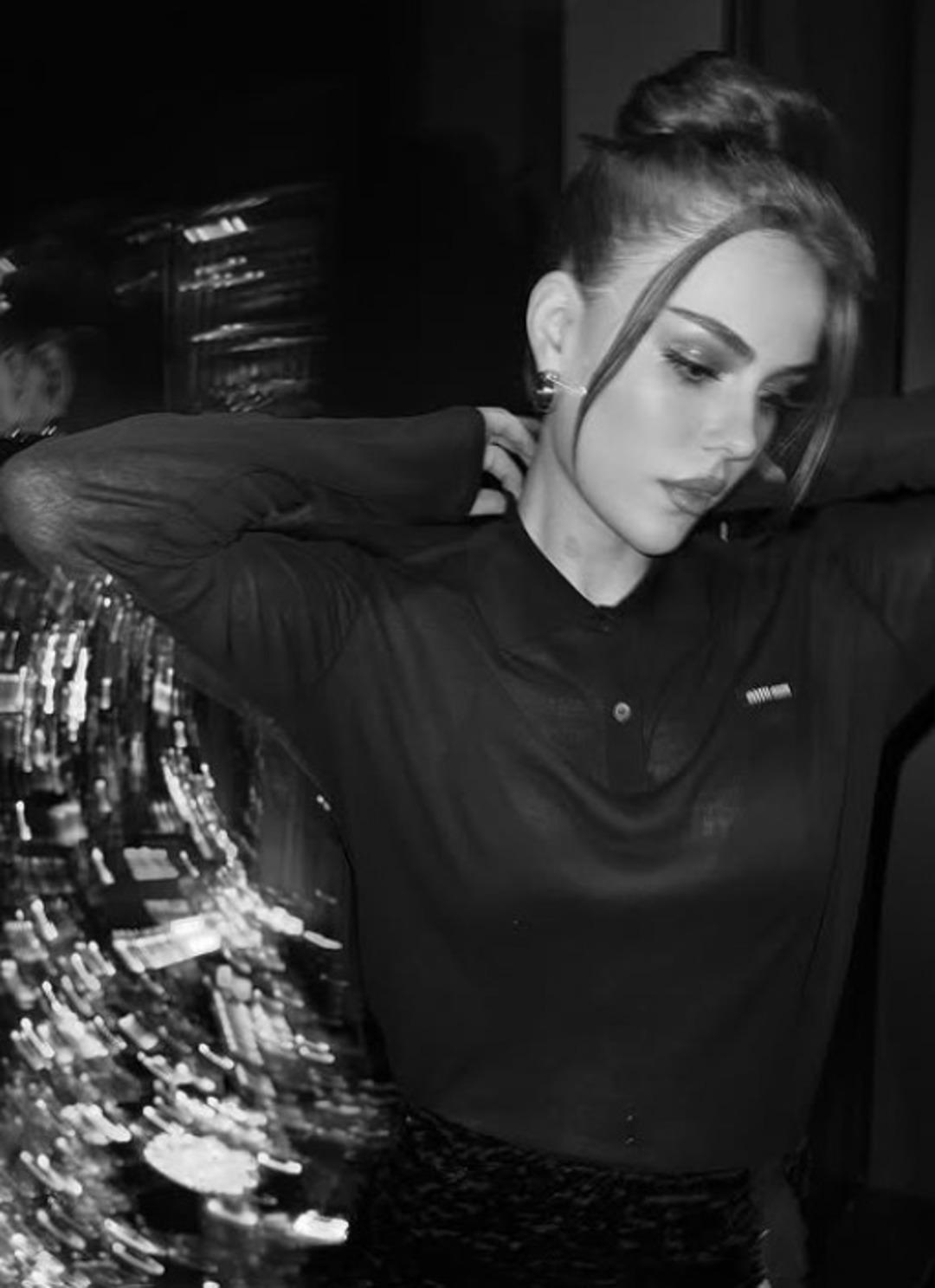 Dubai pozları sosyal medyayı salladı! Özgü Kaya ya yorum yağdı 1