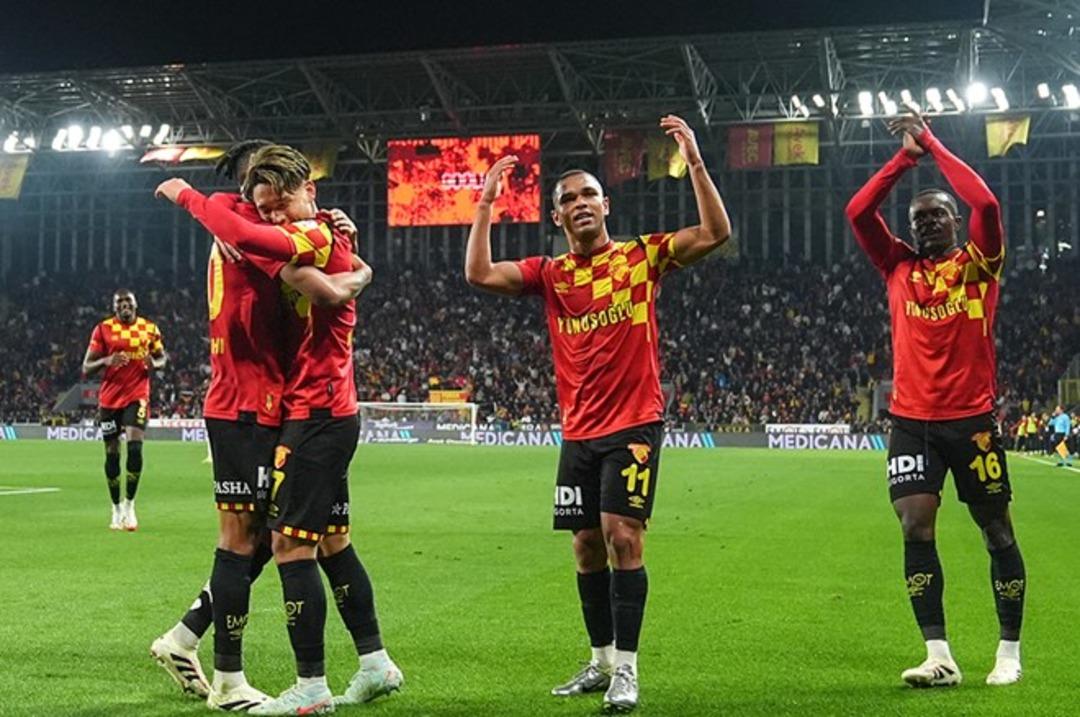 Göztepe 3 büyüklere kafa tuttu! Taraftar sayısı dikkat çekti... 1