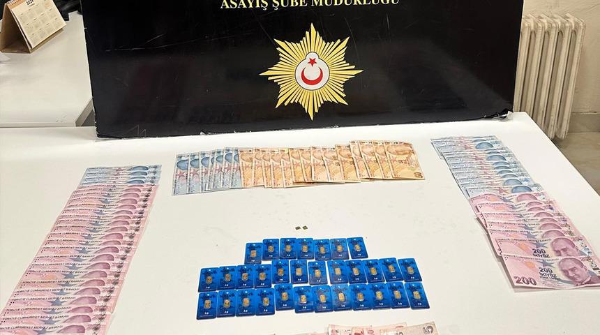 Sivas'ta akıllara durgunluk getiren olay! Kuyumcuya sahte altın satmaya çalıştılar, suçüstü yakalandılar