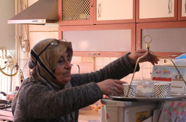 58 yaşındaki kadın kahvehane işleterek geçimini sağlıyor: “Buraya sekiz senedir emek veriyorum”