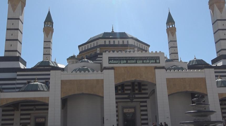 Sağlık Bakanı Kemal Memişoğlu Ramazan’ın ilk cumasını Diyarbakır'da kıldı…