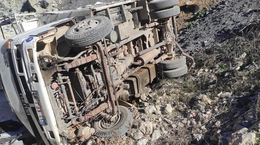 Mersin'de kamyonet kazası: Yaralılar var