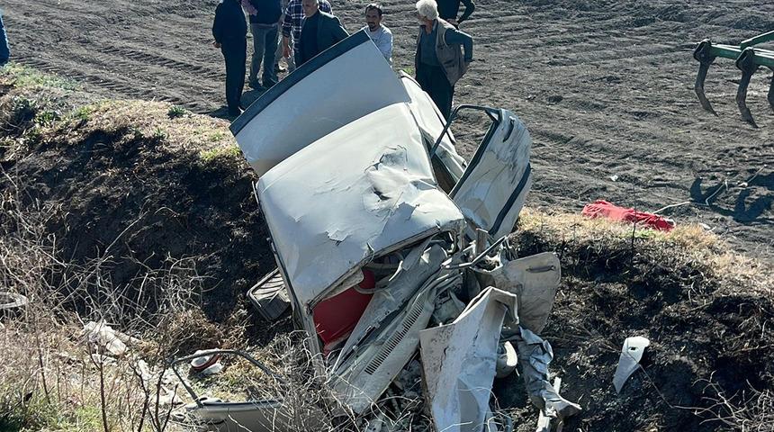 Osmaniye'de katliam gibi kaza! Çarpışıp şarampole devrildiler