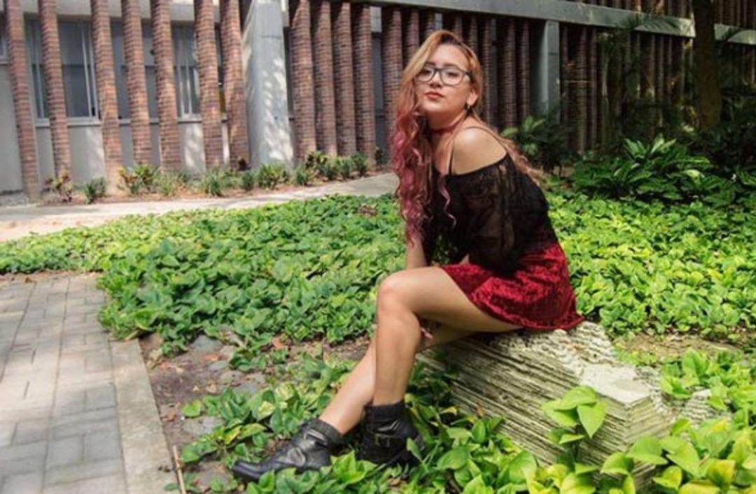 &Ouml;ğrencilerin mini etek protestosu