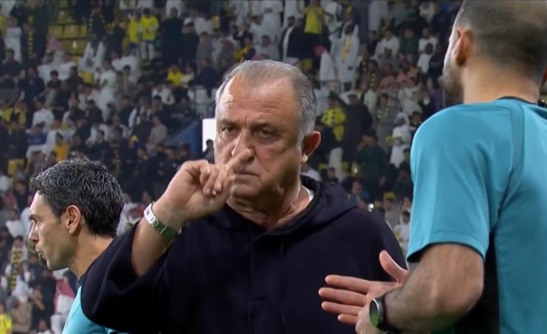 Fatih Terim in Ronaldo ya isyanı! Hakemlere büyük tepki... 4 gol 1 kırmızı kart var kazanan yok! Terim ile Ronaldo yenişemedi 2