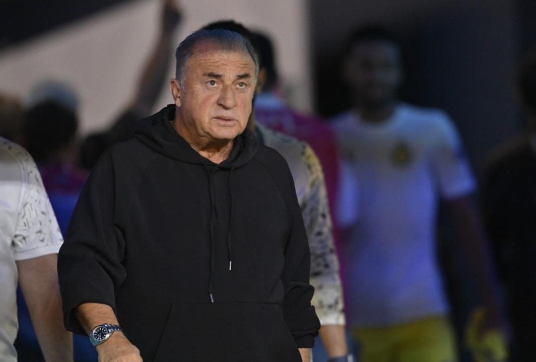 Fatih Terim in Ronaldo ya isyanı! Hakemlere büyük tepki... 4 gol 1 kırmızı kart var kazanan yok! Terim ile Ronaldo yenişemedi 3