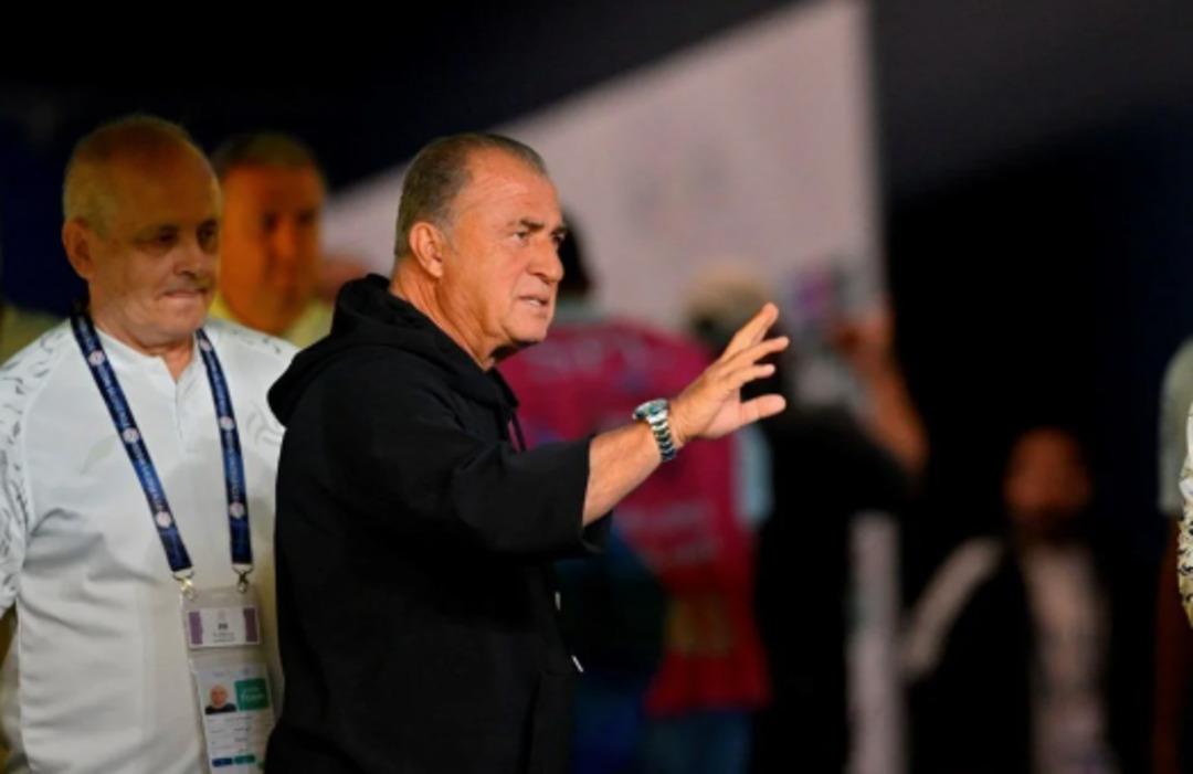 Fatih Terim in Ronaldo ya isyanı! Hakemlere büyük tepki... 4 gol 1 kırmızı kart var kazanan yok! Terim ile Ronaldo yenişemedi 4