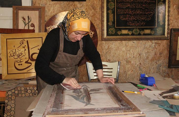 Sanatında ustalaşmış bir kadın: 20 yıl içinde 100'den fazla sergi açmış…