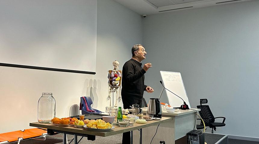 Kocaeli Ramazan etkinliklerine Doktor Feridun Kunak’da davet edildi: Bağışıklığı güçlendirmek için doğal reçeteler sundu…