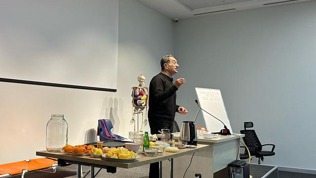 Kocaeli Ramazan etkinliklerine Doktor Feridun Kunak’da davet edildi: Bağışıklığı güçlendirmek için doğal reçeteler sundu…