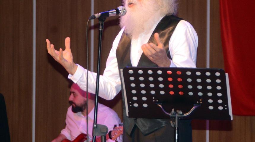 Suavi, şarkılarını '&Ccedil;ocuk Evi' projesi i&ccedil;in s&ouml;yledi