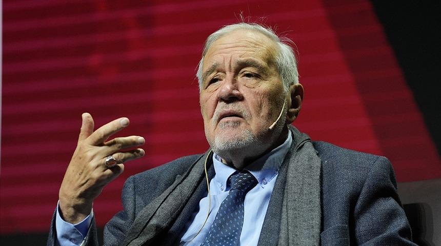 Ünlü tarihçi İlber Ortaylı telefonunu çıkarınca herkes şaşırdı! Sosyal medyada gündem oldu 