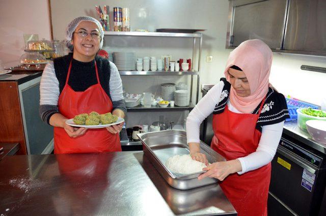 PKU hastası oğlundan etkilendi, bu hastalar için özel yiyecekler üretmeye başladı