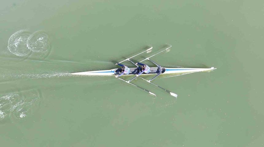 Meriç Nehri’nde Büyükler Türkiye Kürek Şampiyonası heyecanı