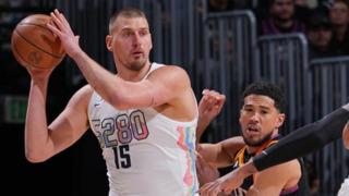 Nikola Jokic NBA tarihine geçti, Denver evinde kazandı