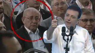 Aralarında geçen anlamlı diyaloğu dinlerken duygusal anlar yaşadı... Ekrem İmamoğlu'nun babası gözyaşlarını tutamadı! 