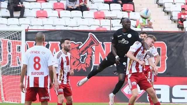 Antalyaspor son saniyede güldü! Rizespor resmen yıkıldı