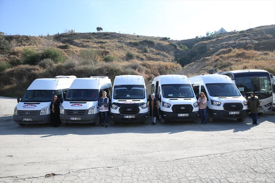 AA-20250308-37276589-37276579-ESNAF_KREDISIYLE_ALDIGI_MINIBUSLE_SERVIS_SOFORLUGUNE_BASLAYAN_KADIN_ISININ_PATRONU_OLDU