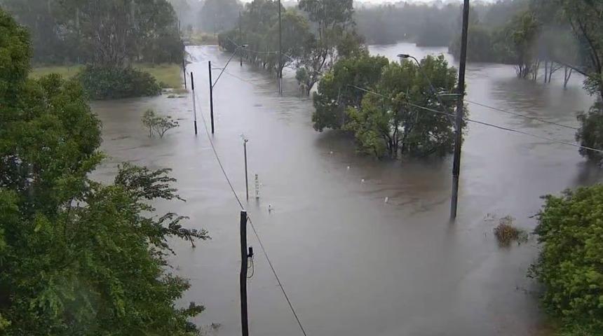 Avustralya'yı Alfred Kasırgası vurdu! 300 binden fazla ev elektriksiz kaldı