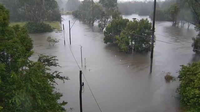 Avustralya'yı Alfred Kasırgası vurdu! 300 binden fazla ev elektriksiz kaldı