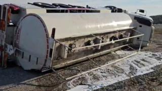 Kontrolden çıkan yakıt tankeri başka araca çarparak devrildi: 2 yaralı