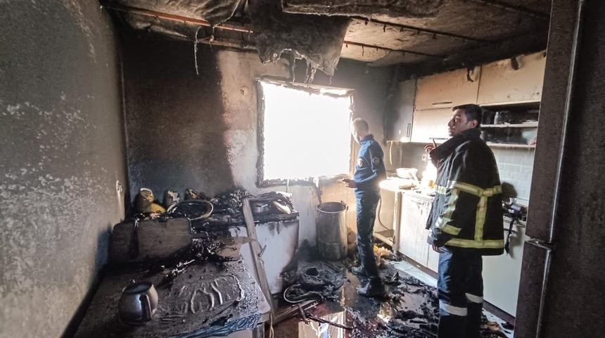 Hatay'da müstakil ev alevlere teslim oldu