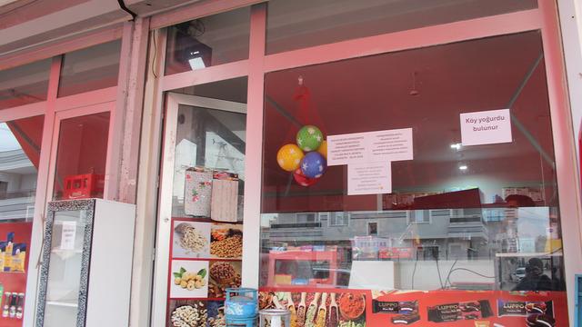 Borcunu ödemeye gelenler, gözlerine inanamadı! Mardin'de bir hayırsever binlerce liralık veresiye defterini tek seferde kapattı