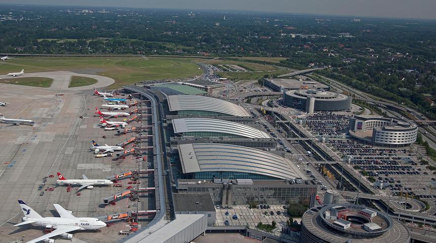 Almanya’da havalimanında kriz! Hamburg Havalimanı’nda grev nedeniyle yüzlerce uçuş iptal edildi: "Sendika haber vermeksizin havalimanını kapatıyor"