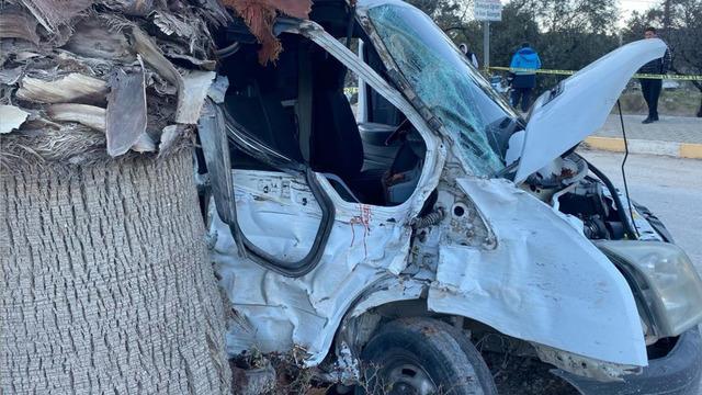 Kamyonet hurdaya döndü! Sürücü hayata 15 gün tutunabildi